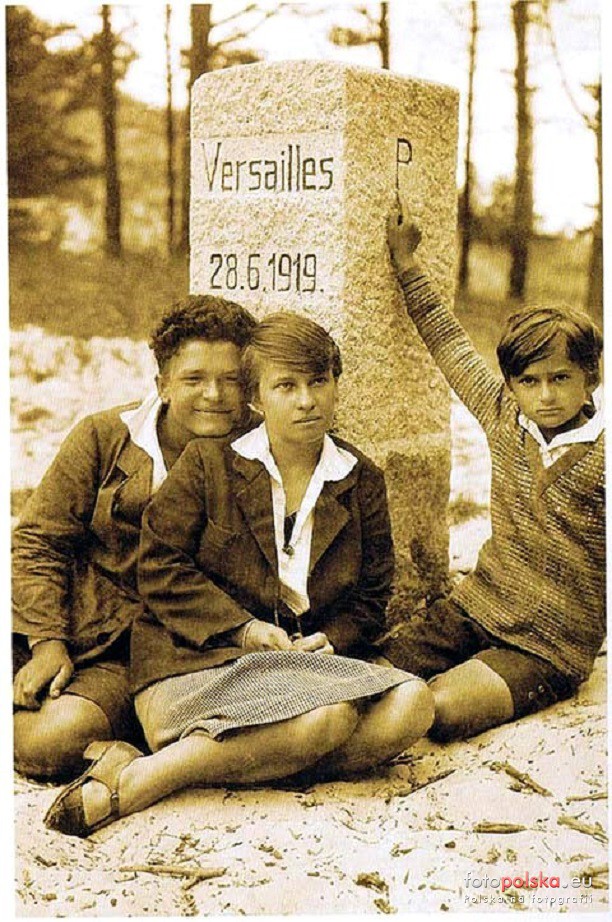 Ujście rzeki Piaśnicy do Morza Bałtyckiego. Główny kamień graniczny tzw. wersalski A-001 na polsko-niemieckiej granicy sprzed 1.9.1939 roku.