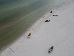 Dębki łodzie rybackie na plaży